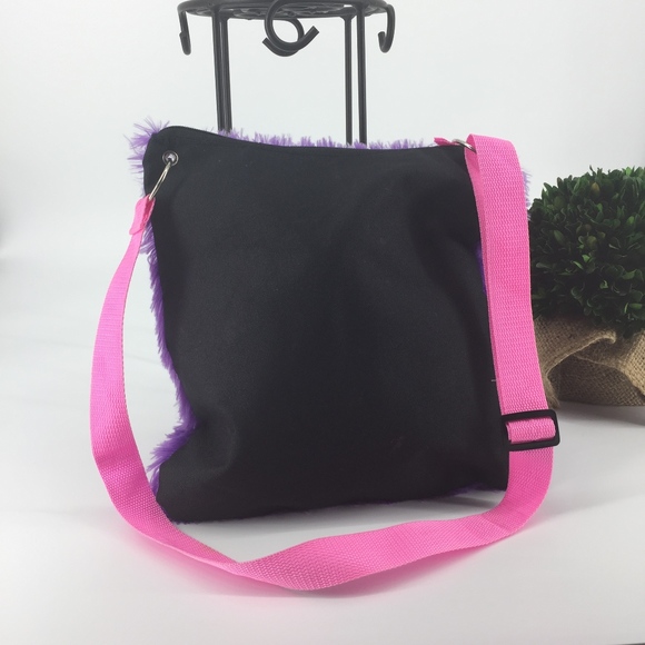 MYSTIC APPAREL Fuzzy Cross-Body Bag - Picture 5 of 8